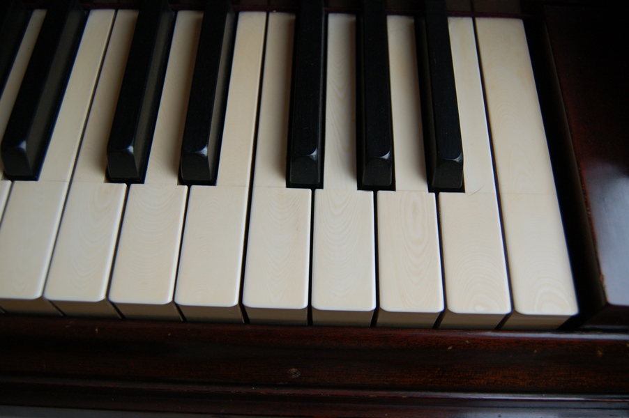Baldwin Baby Grand Piano With Ivory Keys
