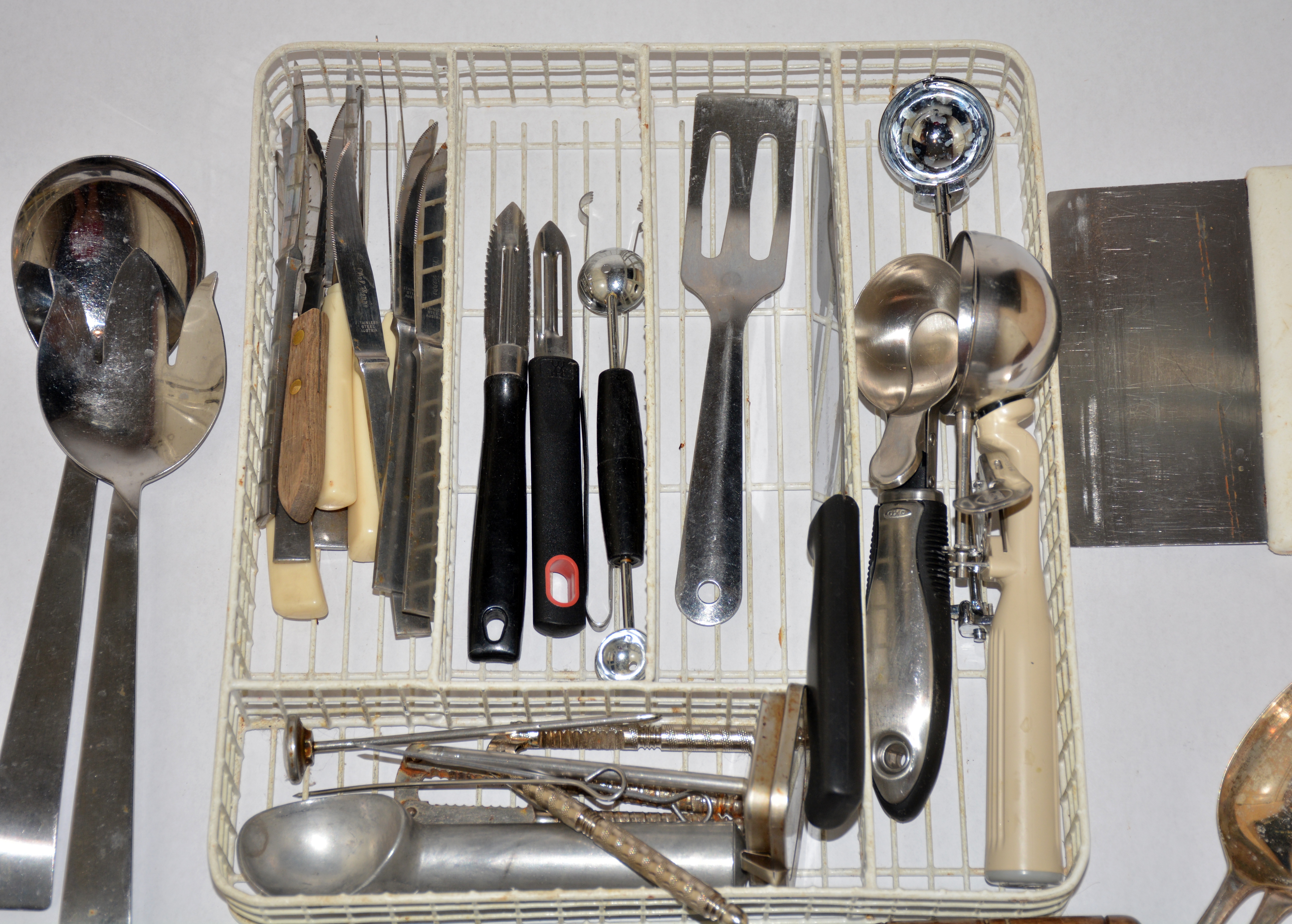 Kitchen Utensil Lot Including a Joyce Chen Knife 