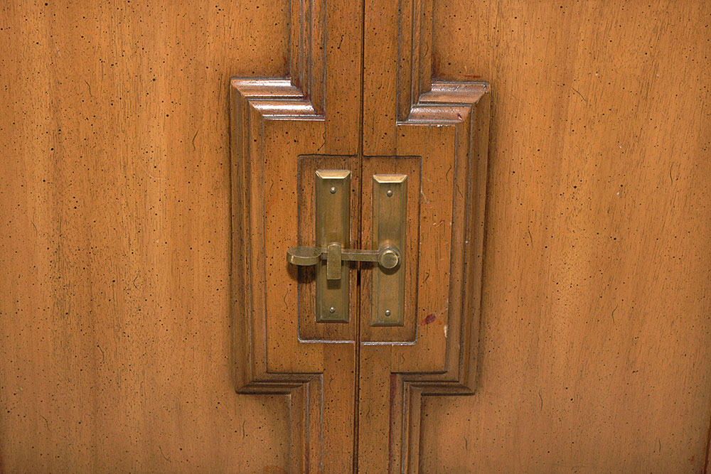 Mid-20th Century Weiman Rockwood Collection Credenza