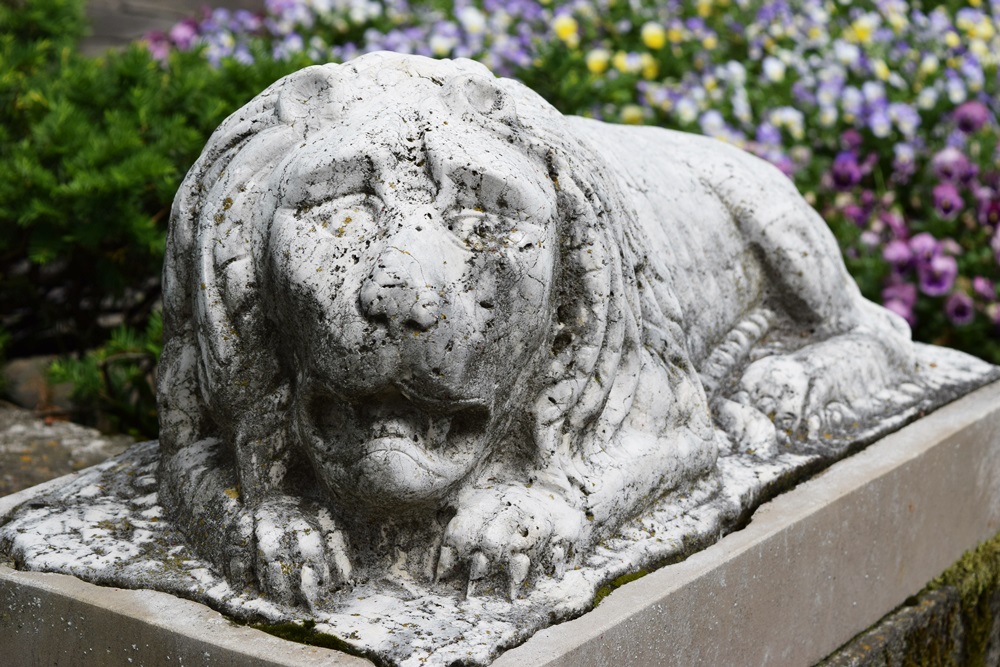 A Pair of Magnificent 19th Century Carved White Marble Lions