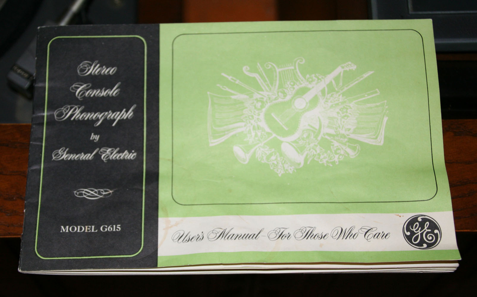 Vintage GE Man-Made Diamond Stylus Record Player Radio Unit