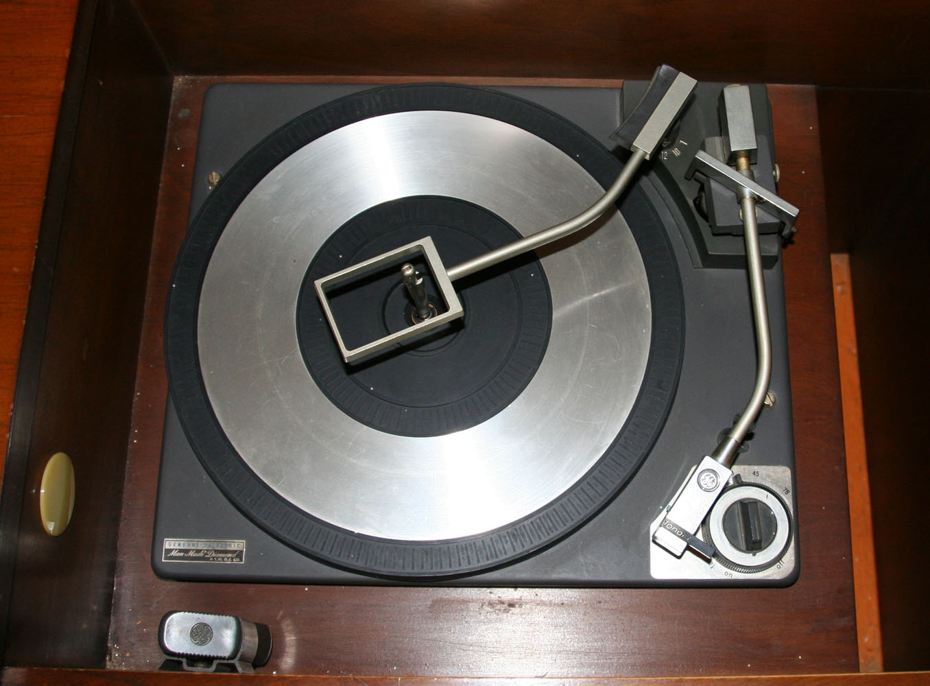 Vintage GE Man-Made Diamond Stylus Record Player Radio Unit