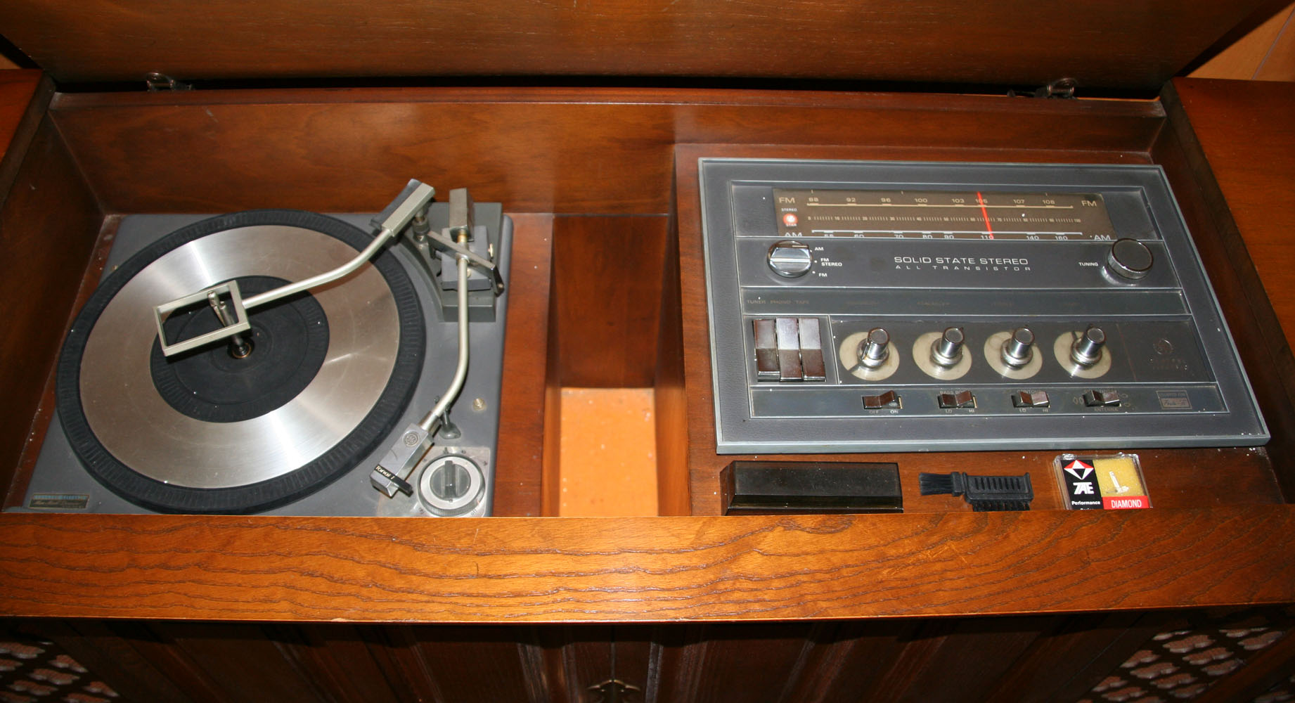 Vintage GE Man-Made Diamond Stylus Record Player Radio Unit