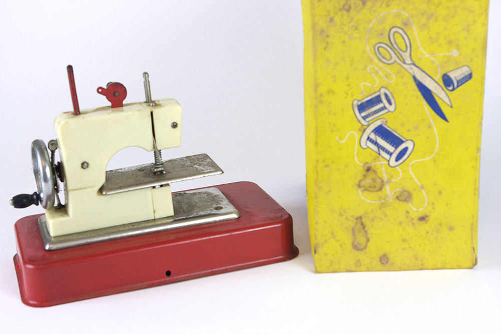 Straco Sew-O-Matic Toy Sewing Machine