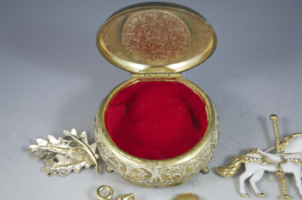 Vanity Box and Accessories