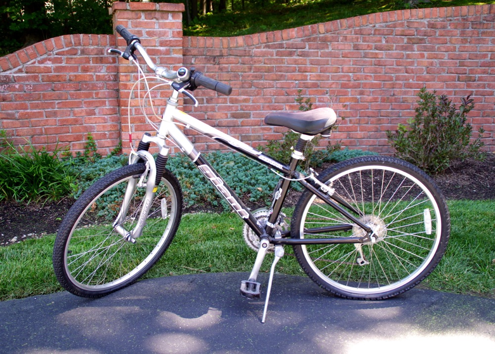 Men s Giant Sedona LX 24 Speed Comfort Commuter Bike Everything But The House