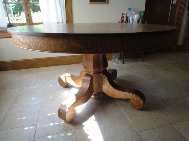 Early 20th Century Oak Pedestal Dining Table with Tyden Lock 