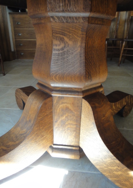 Early 20th Century Oak Pedestal Dining Table with Tyden Lock 