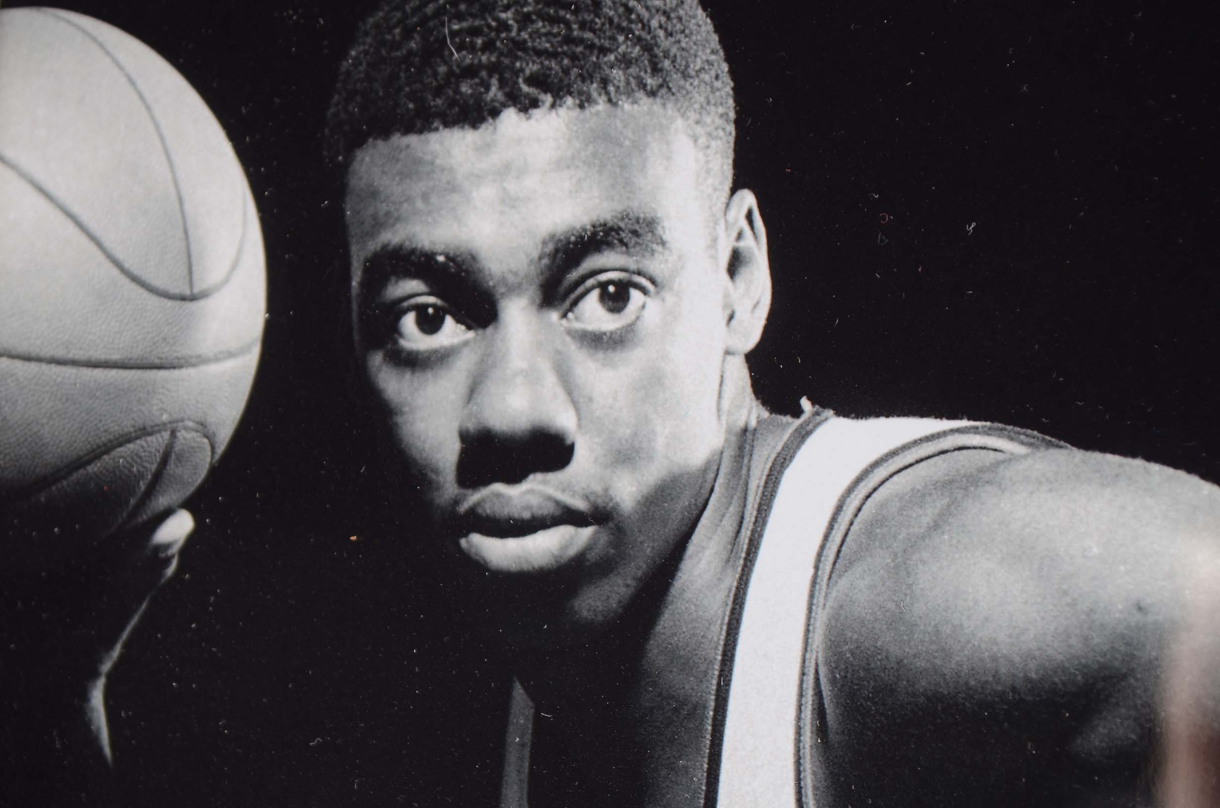 Oscar Robinson Signed Photo