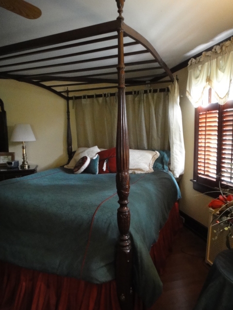 Ethan Allen Georgian Court King Bed  