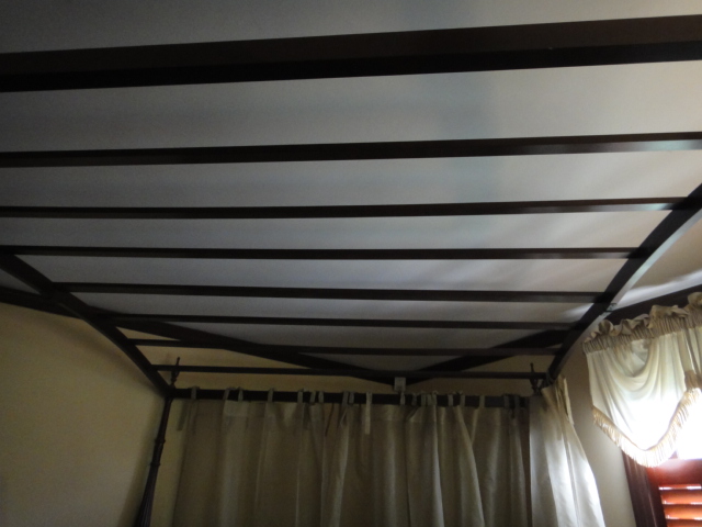 Ethan Allen Georgian Court King Bed  