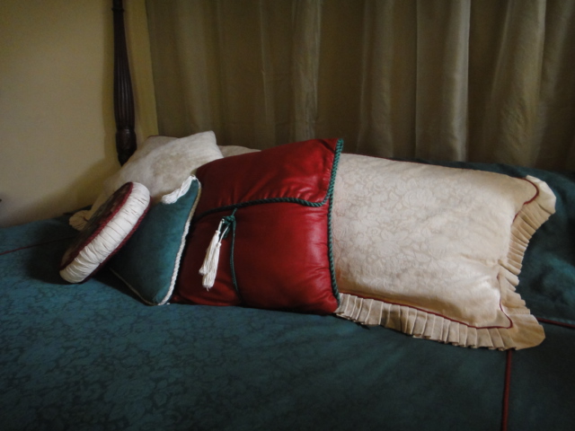 Ethan Allen Georgian Court King Bed  