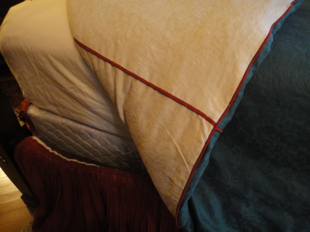 Ethan Allen Georgian Court King Bed  