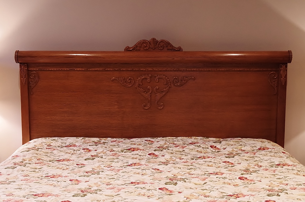 Lexington "Victorian Sampler" Red Oak King Bed