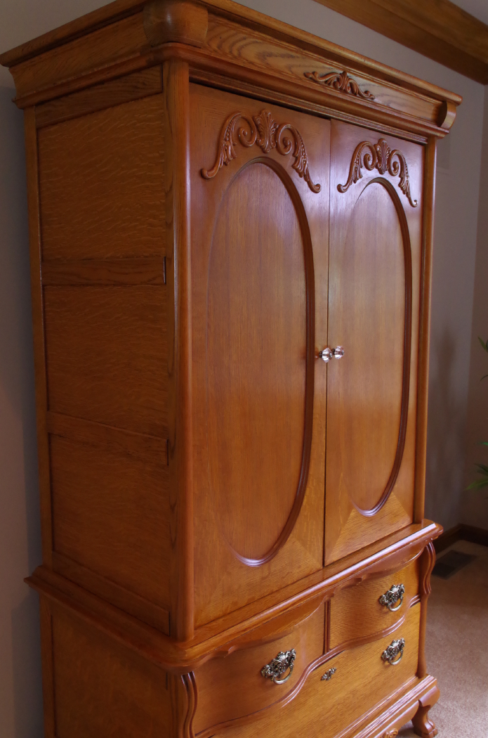 Lexington "Victorian Sampler" Red Oak Entertainment Armoire