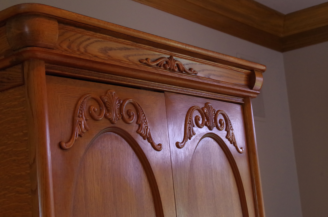 Lexington "Victorian Sampler" Red Oak Entertainment Armoire