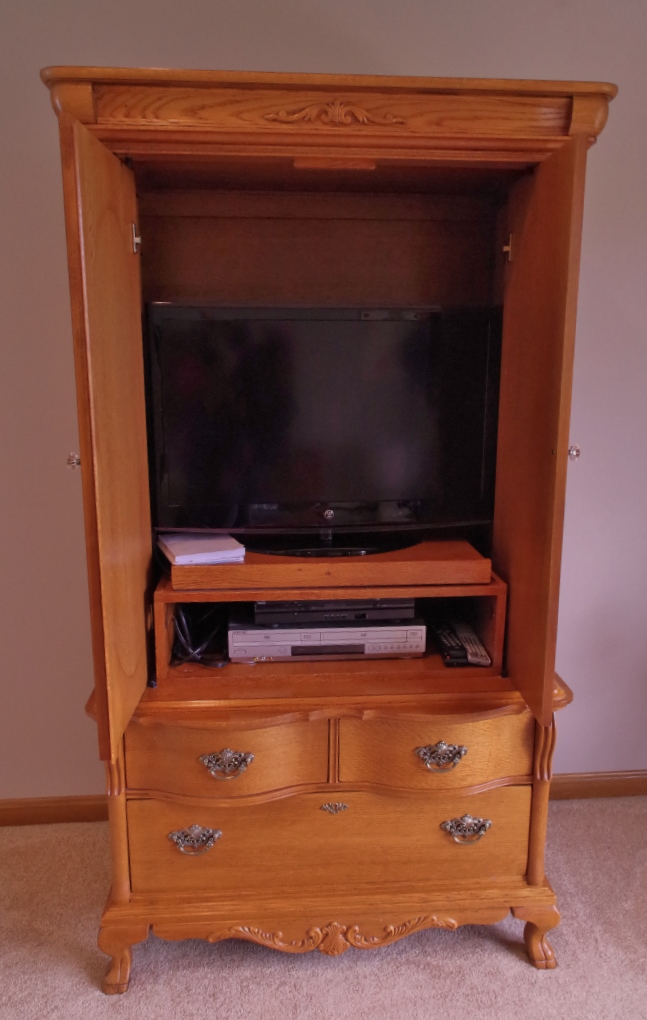 Lexington "Victorian Sampler" Red Oak Entertainment Armoire