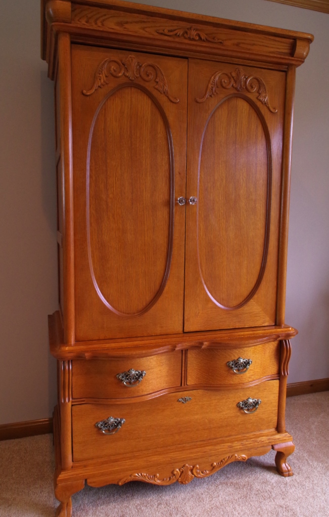 Lexington "Victorian Sampler" Red Oak Entertainment Armoire