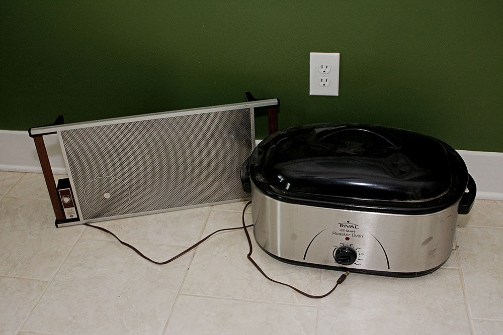 22 Quart Roaster Oven and Vintage Hot Plate