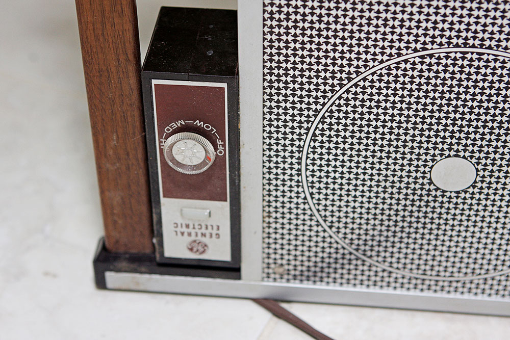 22 Quart Roaster Oven and Vintage Hot Plate