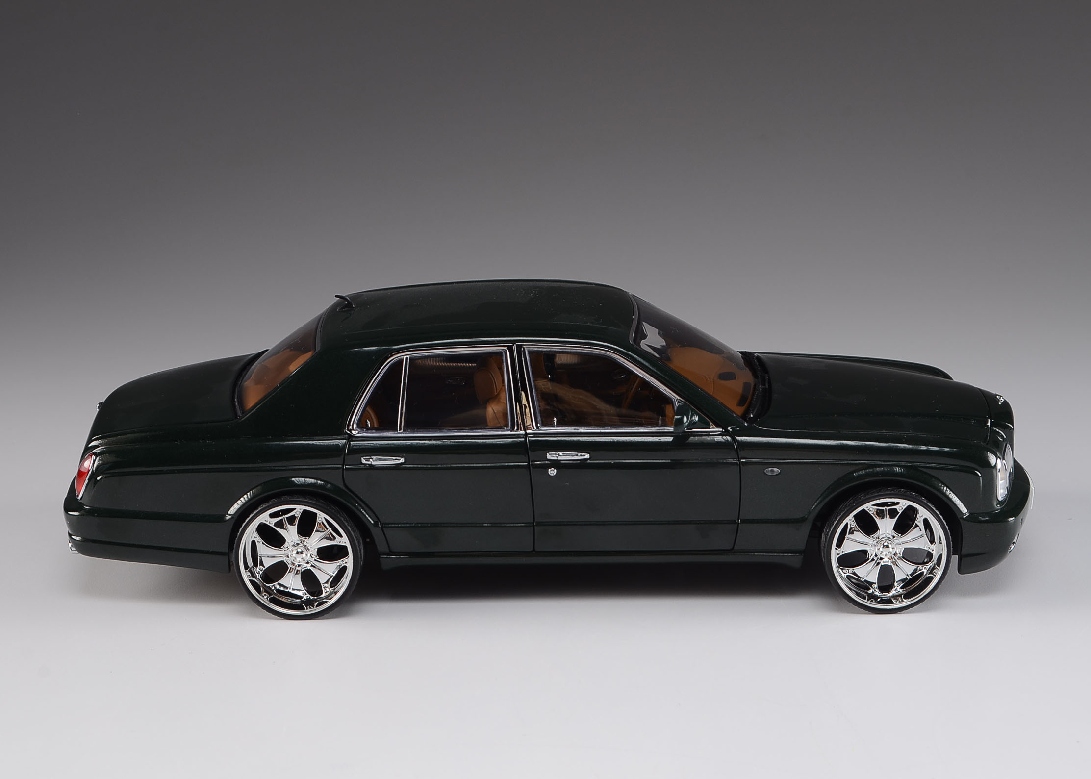 Paul's Model Art Bentley Arnage T. Die Cast Model Car
