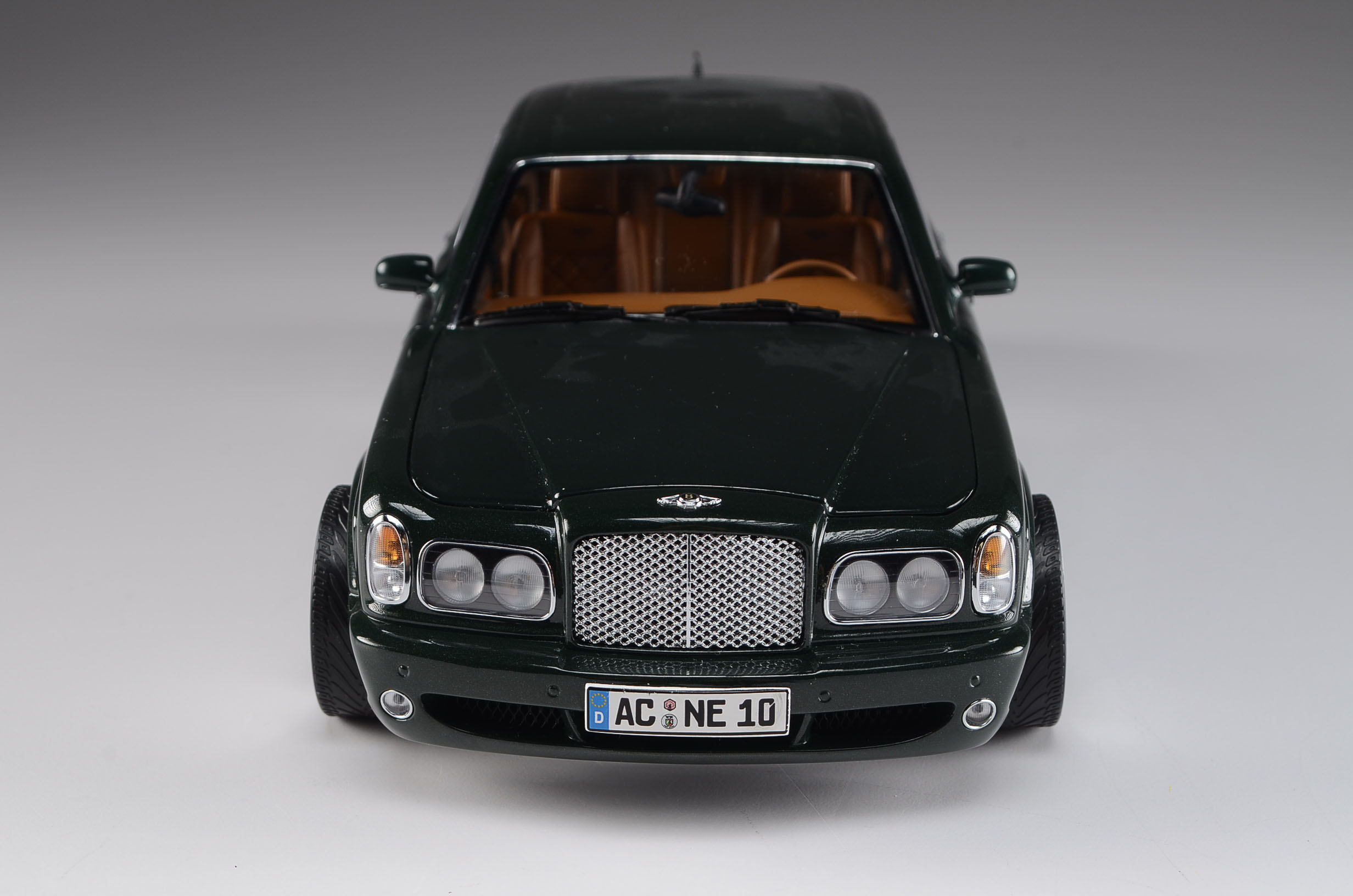 Paul's Model Art Bentley Arnage T. Die Cast Model Car