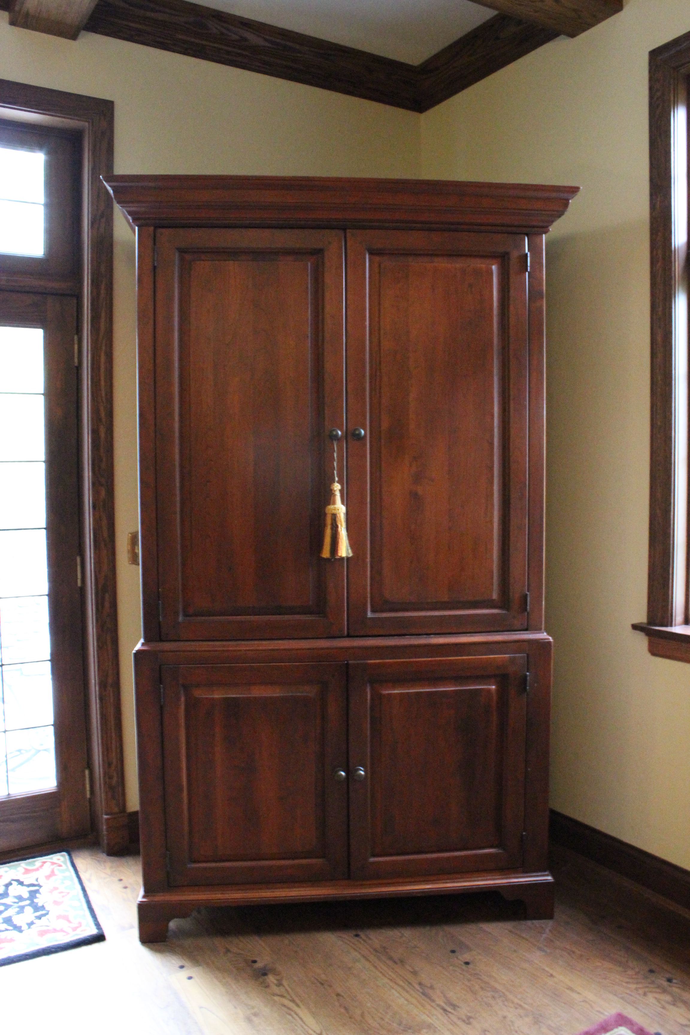 Lexington Furniture Cherry Entertainment Armoire 