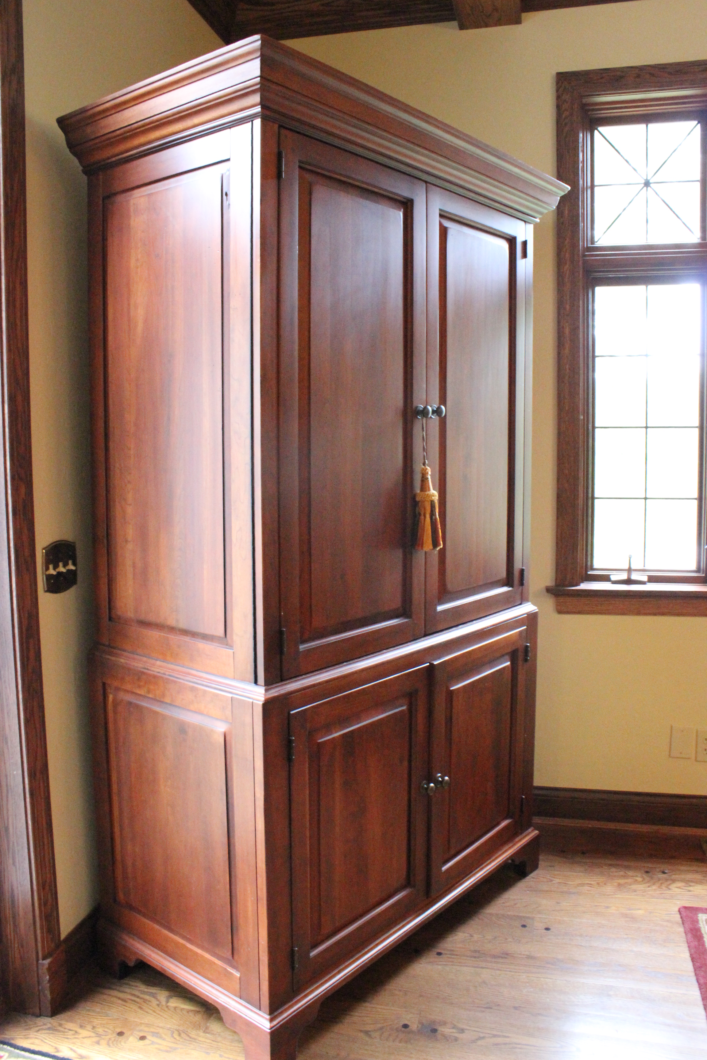 Lexington Furniture Cherry Entertainment Armoire 