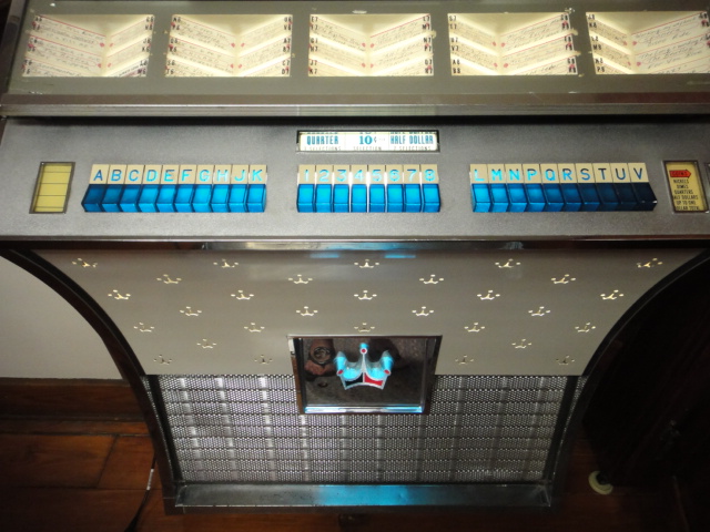 1961 Seeburg Jukebox and 45s