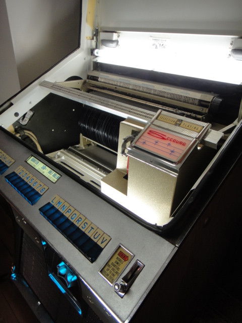 1961 Seeburg Jukebox and 45s