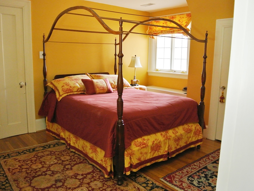 Stickley Solid Cherry Queen Size Canopy Bed with Bedding