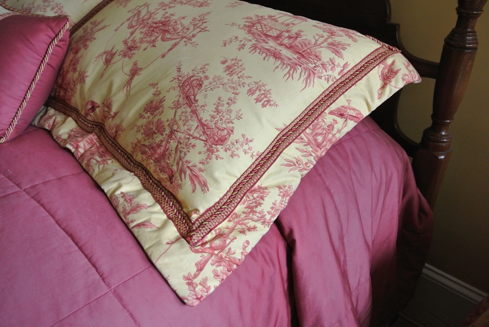 Stickley Solid Cherry Queen Size Canopy Bed with Bedding