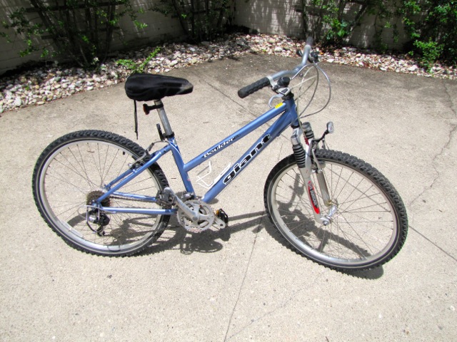 Women's Giant Boulder SE Mountain Bike