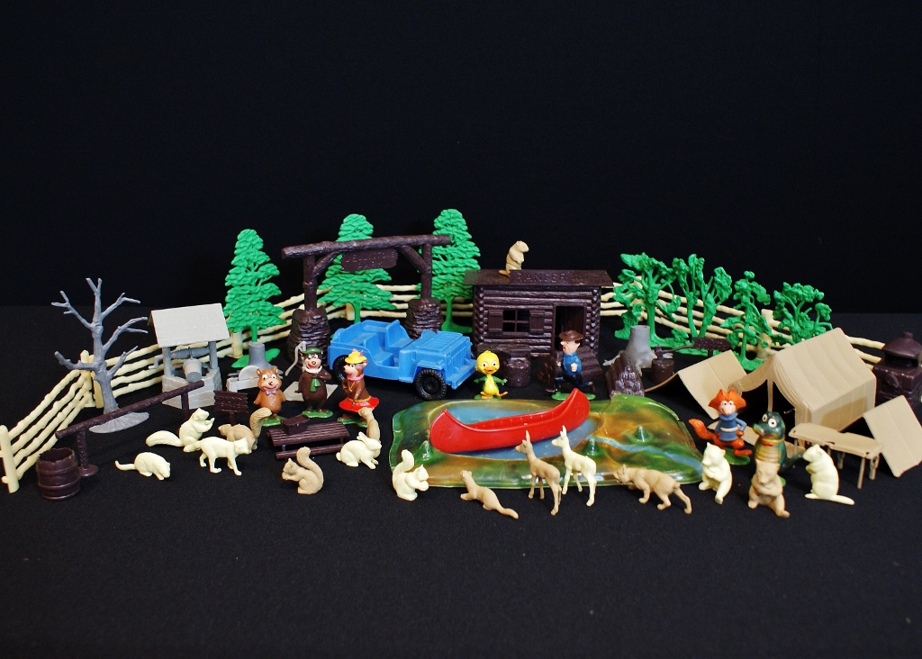 Vintage Marx 1960s Yogi Bear Jellystone Park Playset