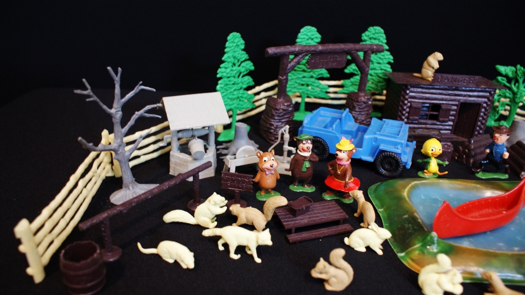 Vintage Marx 1960s Yogi Bear Jellystone Park Playset