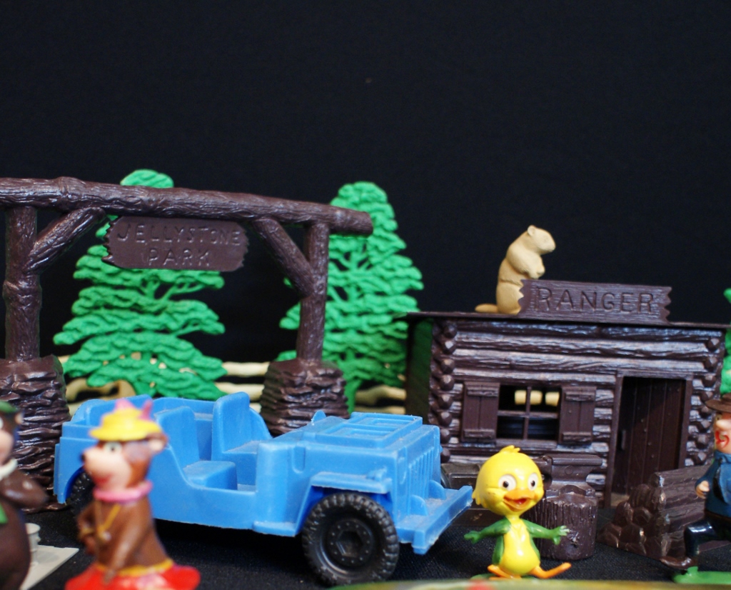 Vintage Marx 1960s Yogi Bear Jellystone Park Playset