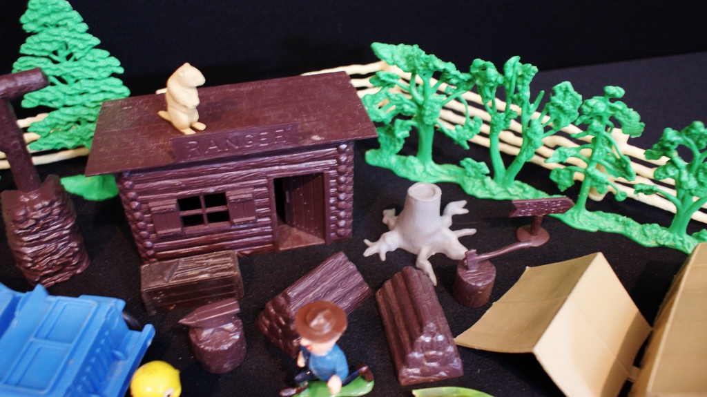 Vintage Marx 1960s Yogi Bear Jellystone Park Playset