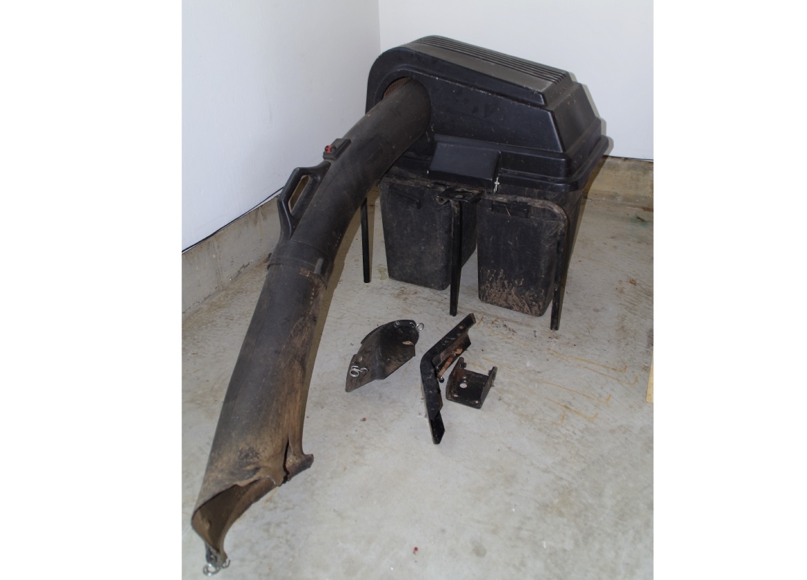  Craftsman 2 Bin Hard Bagger for 42" Lawn Tractor