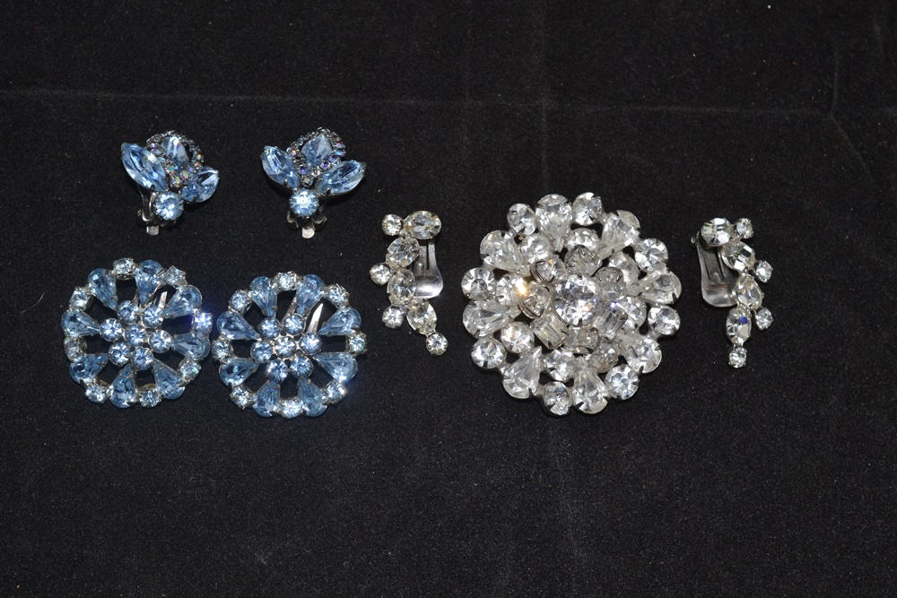 Vintage Weiss Brooch & Three Pairs Of Earrings