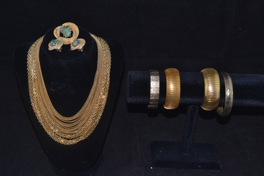 Vintage Gold Toned Jewelry Lot