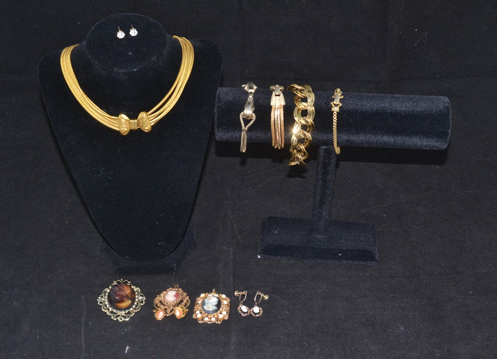 Vintage Lot of Cameo And Gold Toned Jewelry