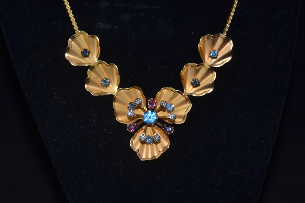  Vintage Jewelry: Four Necklaces And Three Bracelets