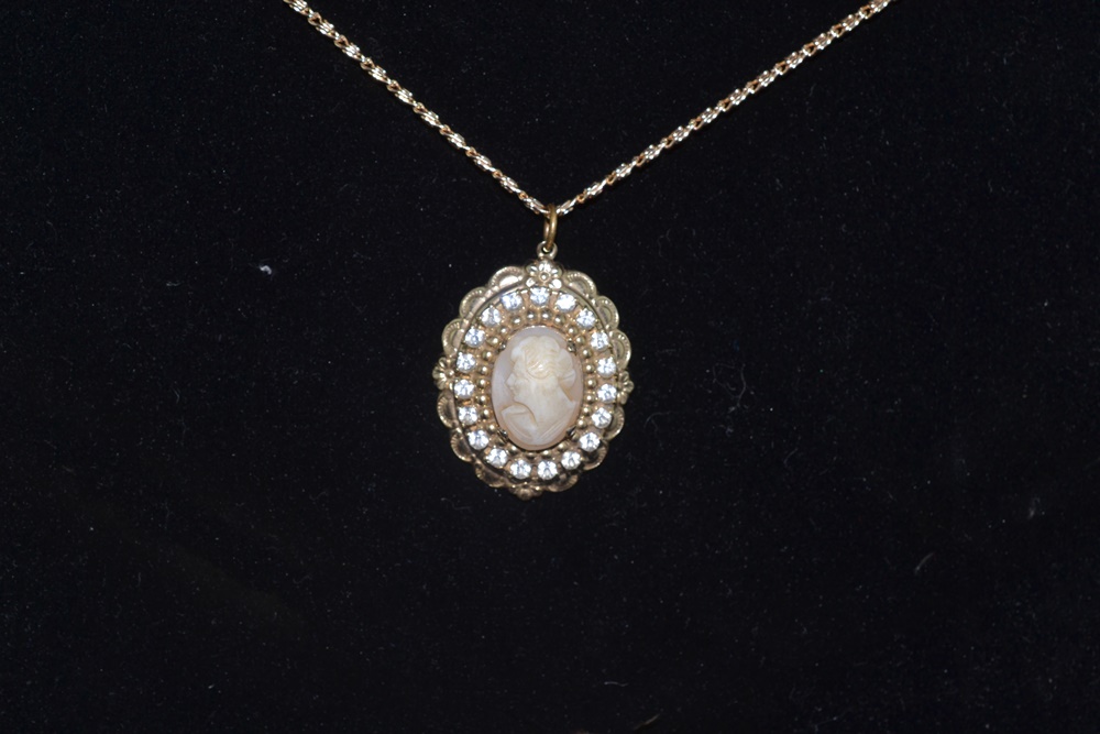  Vintage Jewelry: Four Necklaces And Three Bracelets