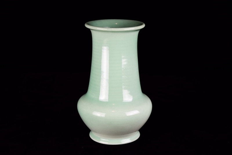 An Urn Shaped Rookwood Vase in a Pistachio Green Glaze