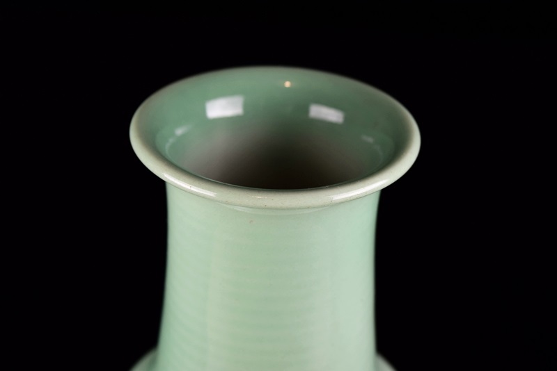 An Urn Shaped Rookwood Vase in a Pistachio Green Glaze