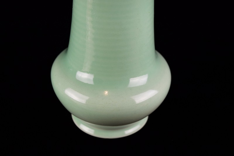 An Urn Shaped Rookwood Vase in a Pistachio Green Glaze