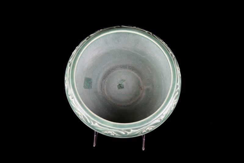 A Shallow Rookwood Bowl in Green Matte Glaze with Holly Band 