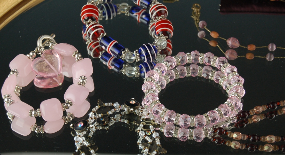 Bead Jewelry and Silk Jewelry Roll