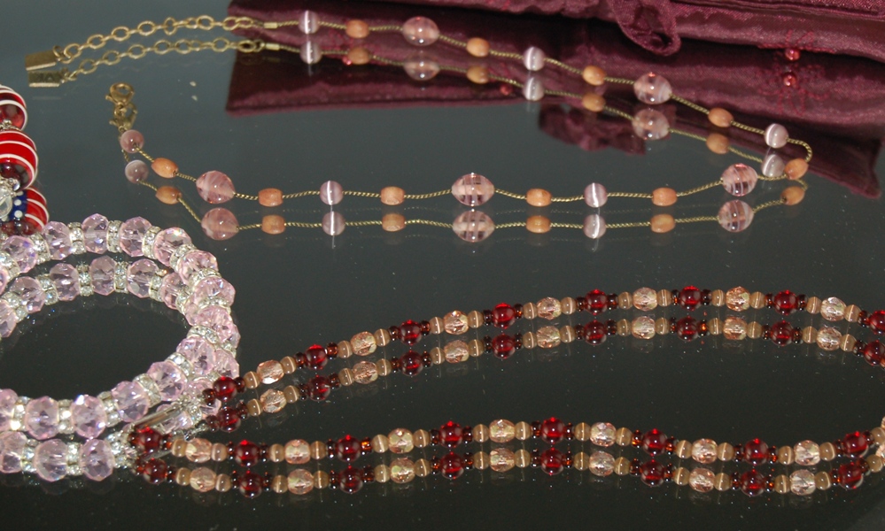 Bead Jewelry and Silk Jewelry Roll