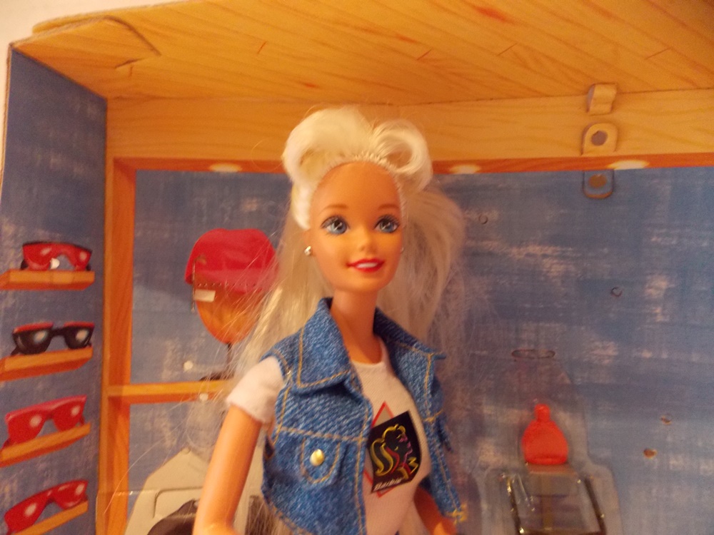 1997 Cool Shoppin' Barbie Set with Barbie Doll